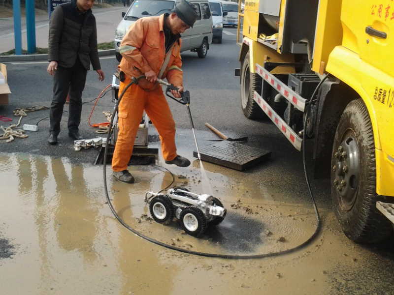 闵行区龙州路专业下水道疏通,马桶地漏疏通,管道清洗