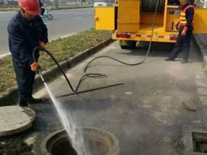 闵行区都市路、向阳路疏通下水道，污水管道疏通清洗